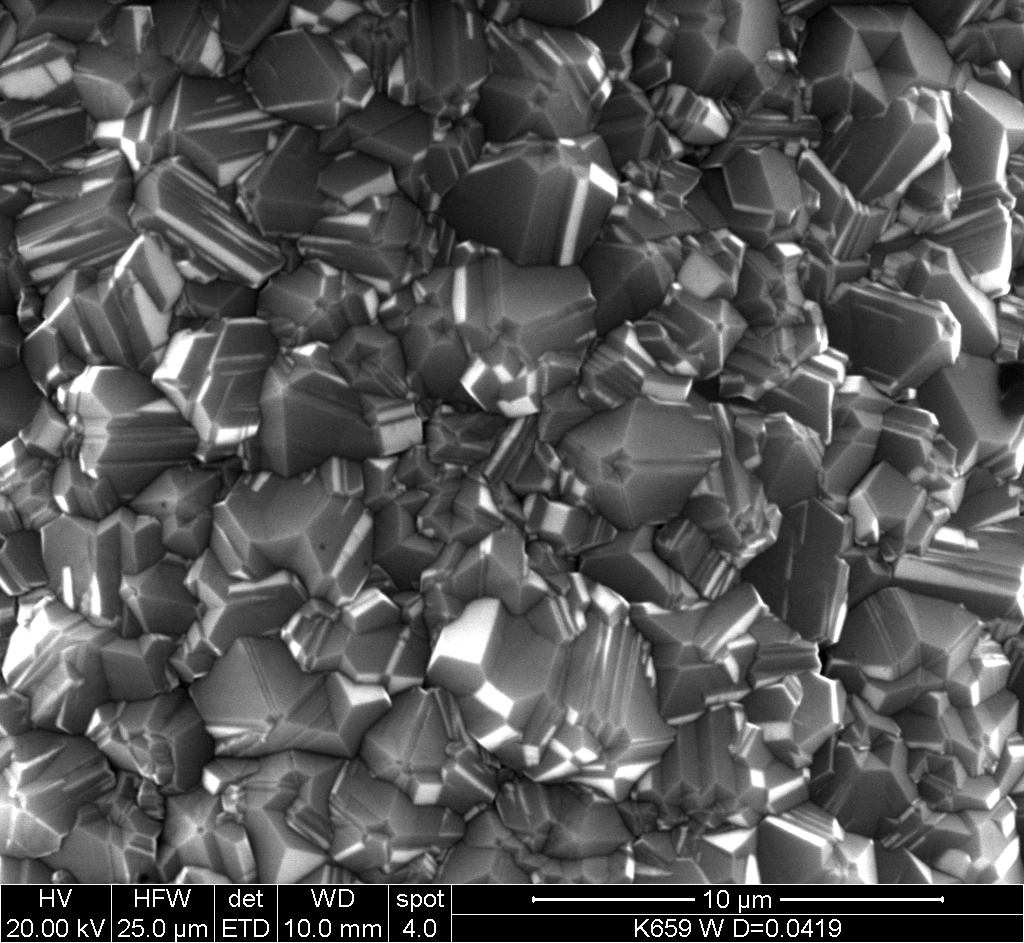 Diamant: Ganz schön elastisch - Im Nanomaßstab zeigt das härteste aller  Materialien ungeahnte Flexibilität 